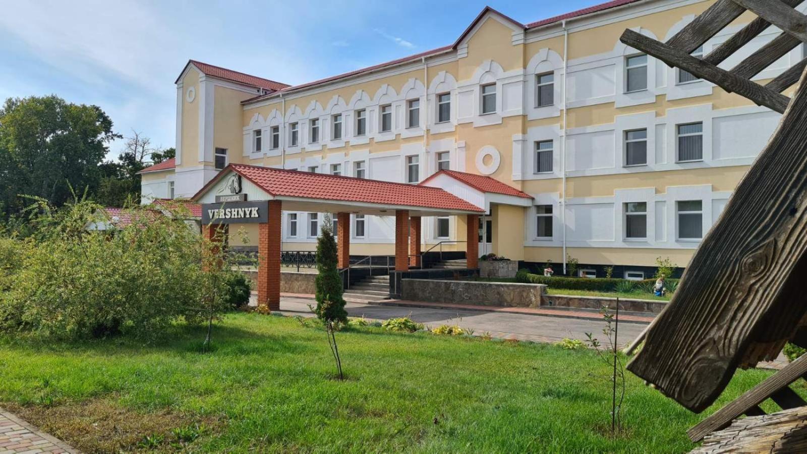 Vershnyk Čerkasy Esterno foto